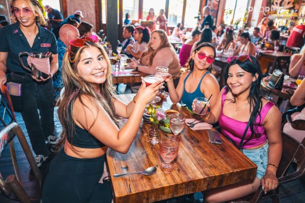 bachelorette-party-club