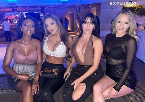 vegas-girls-at-nightclub