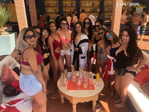 bachelorette-pool-party