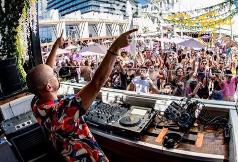edm-pool-party