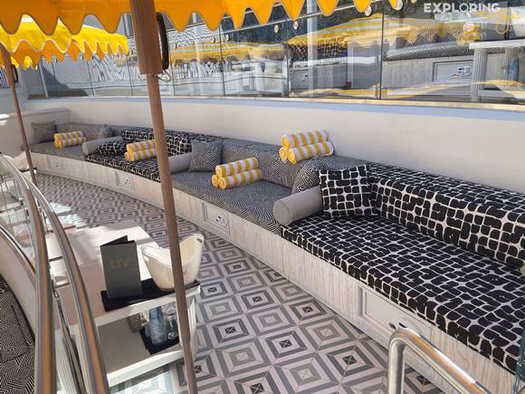 center-club-couch