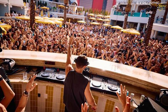 las-vegas-pool-party
